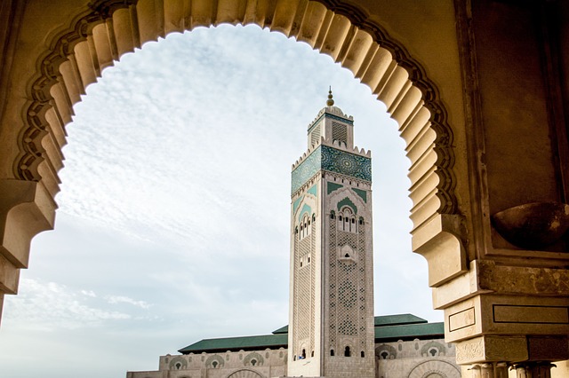 https://www.moroccotravelmakers.com/wp-content/uploads/2021/06/mosque-hassan-2-2458314_640.jpg